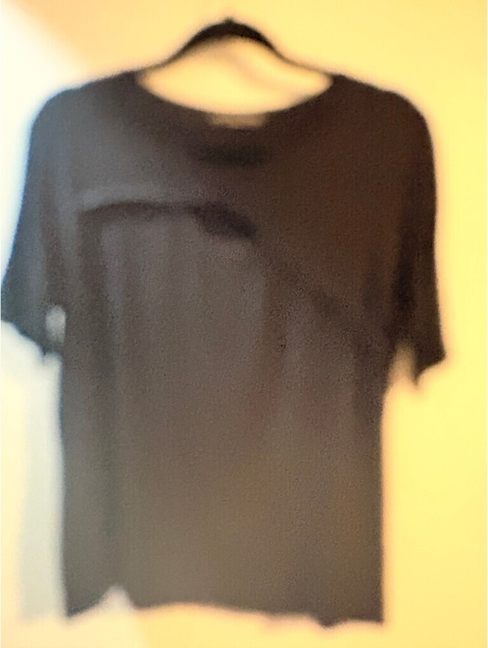 Chic Black L Kim & Cami Large Cut-Out Tee - Effortless Style!